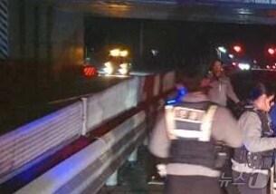 본문 이미지 - 1일 오후 6시 10분쯤 강원 철원군 갈말읍 46번 국도(김화방향)에서 교통사고가 발생했다. (강원도소방본부 제공) 2024.12.2/뉴스1