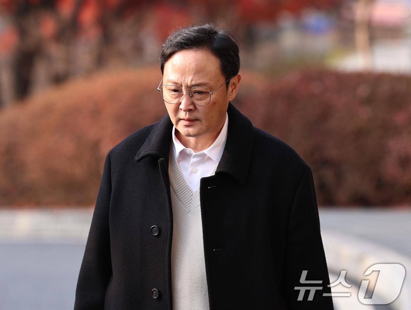 본문 이미지 - 류광진 티몬 대표가 2일 오전 서울 서초구 서울중앙지방검찰청에서 티메프 미정산 사태 관련 수사를 받기 위해 검찰에 출석하고 있다. 2024.12.2/뉴스1 ⓒ News1 구윤성 기자