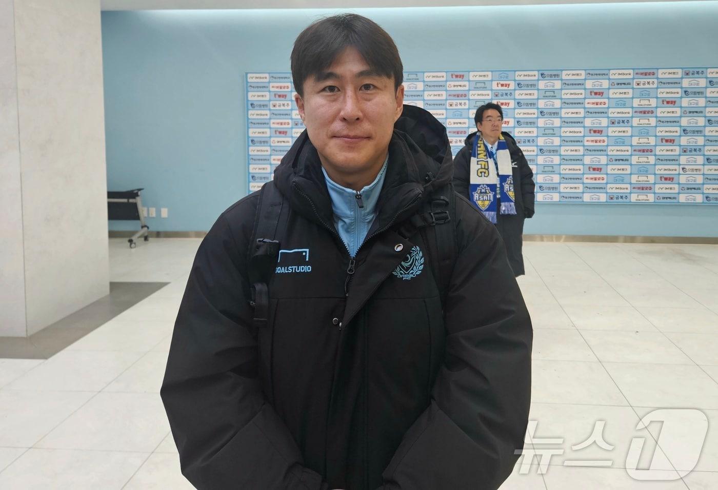 본문 이미지 - 2025년에도 현역으로 뛰고 싶다는 의지를 보인 이용래. /뉴스1 ⓒ AFP=뉴스1 김도용 기자