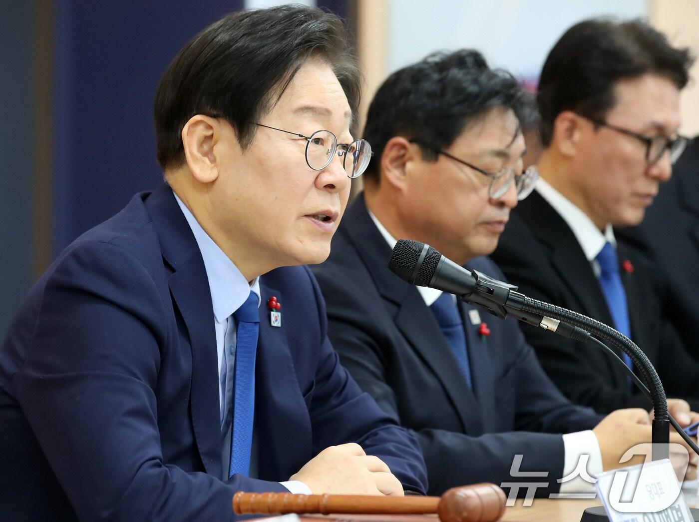 본문 이미지 - 이재명 더불어민주당 대표가 2일 오전 대구 중구 민주당 대구시당에서 열린 현장 최고위원회의에 참석해 발언하고 있다. 2024.12.2/뉴스1 ⓒ News1 공정식 기자