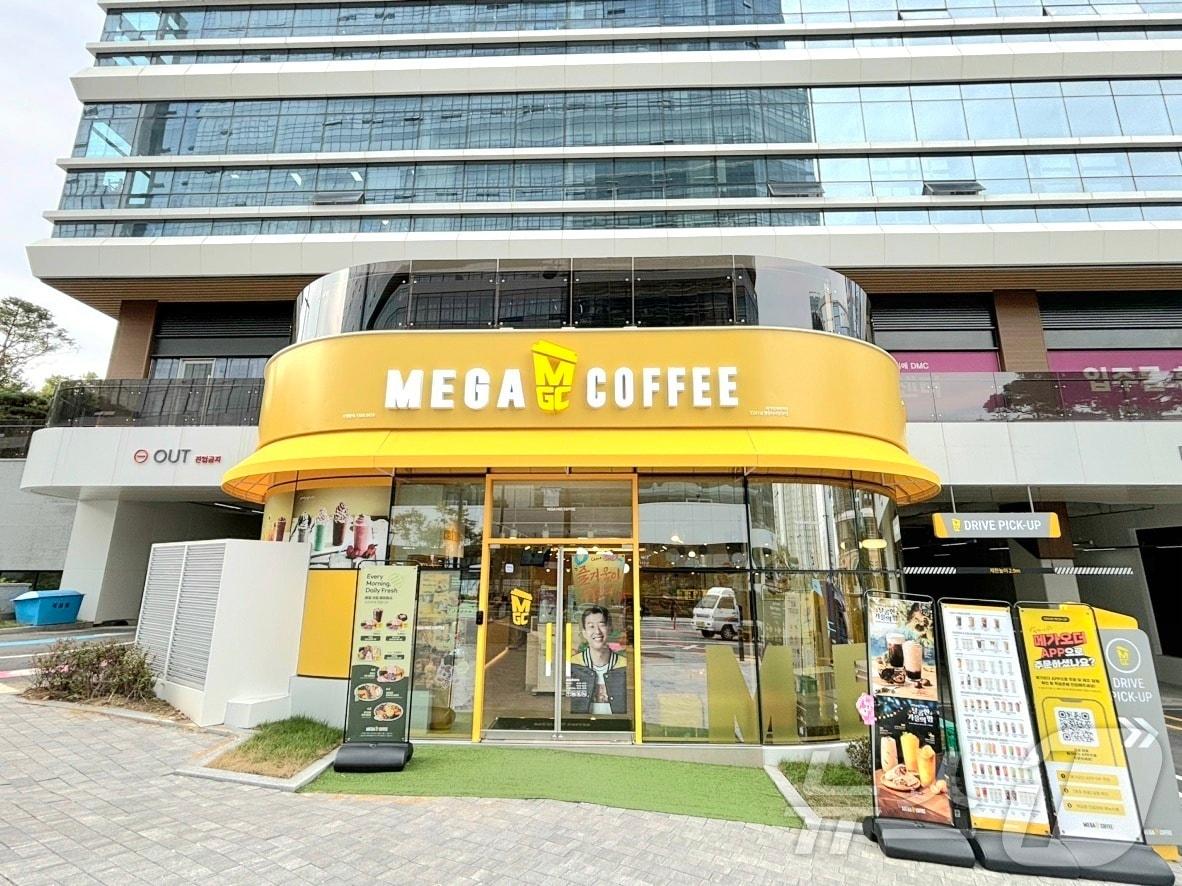 본문 이미지 - 메가커피 매장 전경(메가MGC커피 제공)