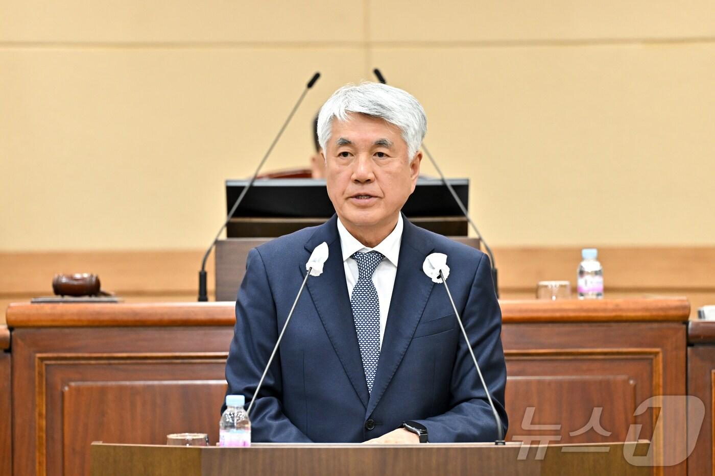 본문 이미지 - 최승준 강원 정선군수가 2일 정선군회의회 본회의장에서 시정연설을 하고 있다. (정선군 제공) 2024.12.2/뉴스1