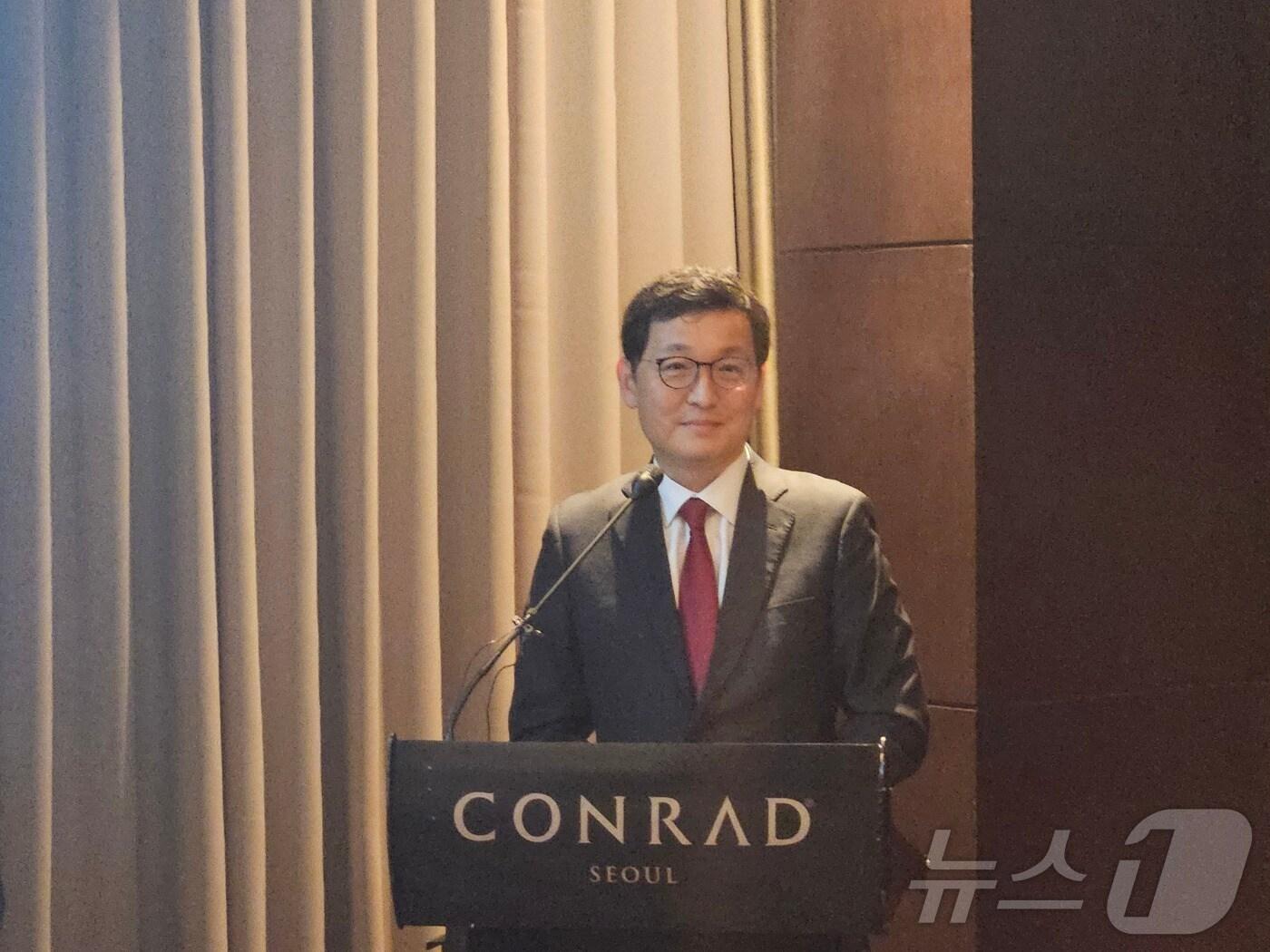 본문 이미지 - 김존 온코닉테라퓨틱스 대표가 2일 서울 여의도 콘래드호텔에서 열린 코스닥 상장 설명회에서 발표를 하고 있다. 2024. 12. 2/뉴스1 황진중 기자