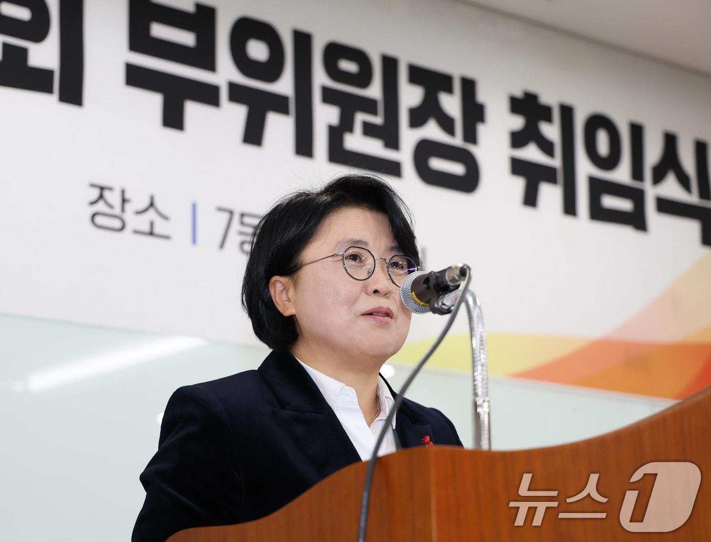 본문 이미지 - 조소영 신임 국민권익위원회 부위원장이 2일 세종시 정부세종청사에서 열린 취임식에서 취임사 하고 있다. (국민권익위원회 제공) 2024.12.2/뉴스1