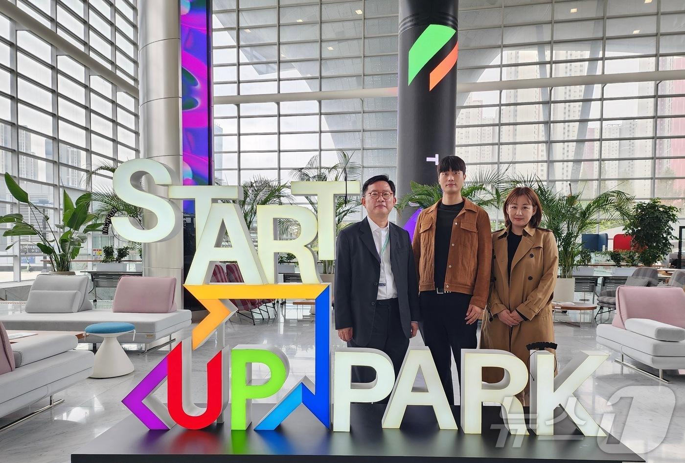 (왼쪽부터)엄철현 나눔엔젤스 대표, 배상일 스페이스점프 대표, 최예은 나눔엔젤스 상무(벤처기업협회 제공)