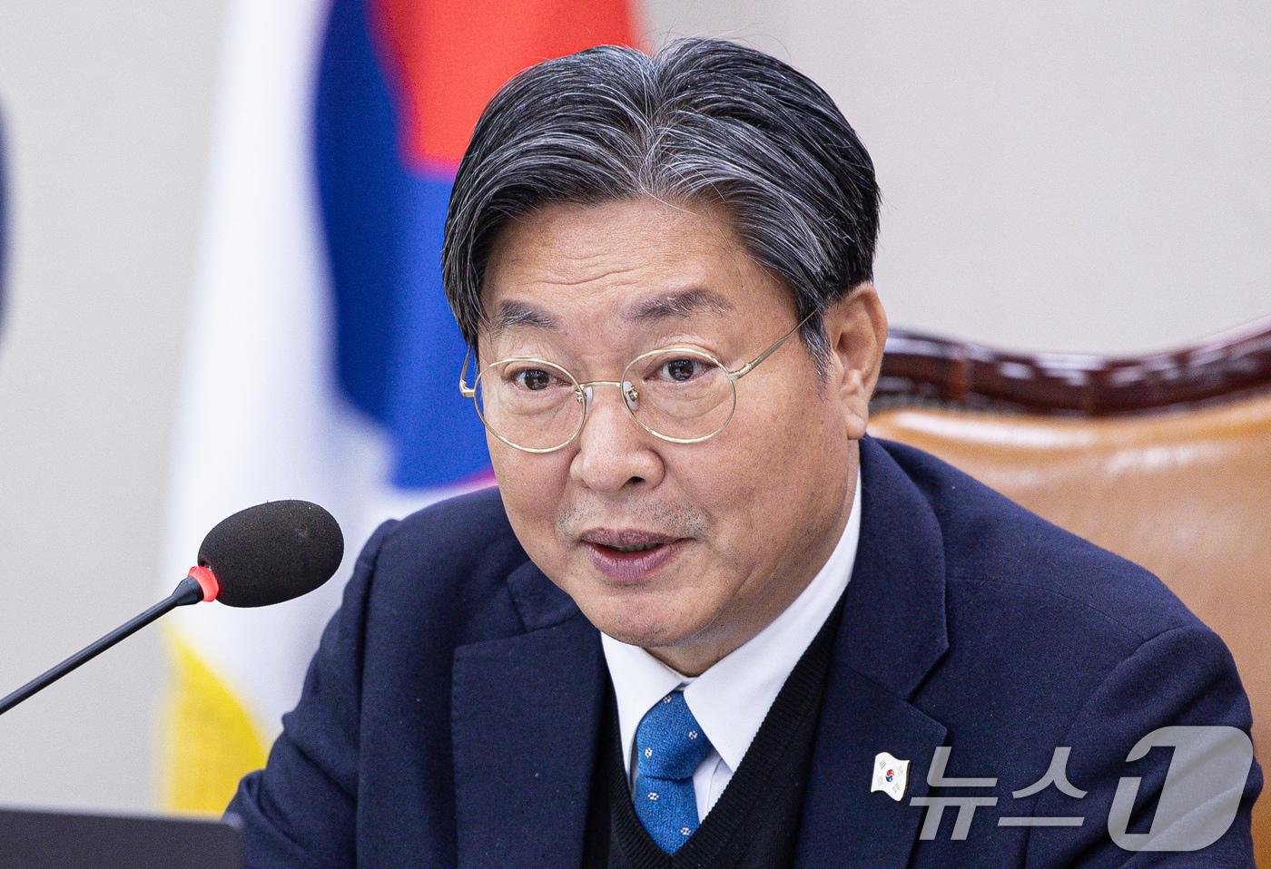 이춘석 국회 대법관 임명동의에 관한 인사청문회특별위원회 위원장이 20일 오전 서울 여의도 국회에서 열린 대법관(마용주) 임명동의에 관한 인사청문특별위원회 제1차 회의에서 발언을 하고 있다. 2024.12.20/뉴스1 ⓒ News1 이재명 기자