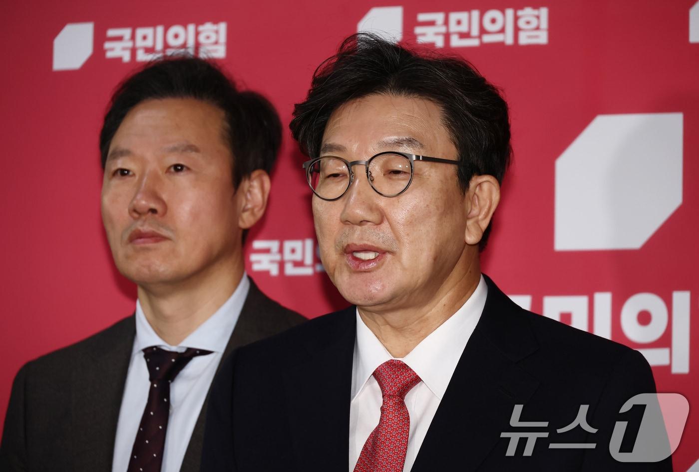 본문 이미지 - 권성동 대표 권한대행 겸 원내대표가 20일 오후 서울 여의도 국회에서 현안 관련 기자회견을 하고 있다. 2024.12.20/뉴스1 ⓒ News1 김민지 기자