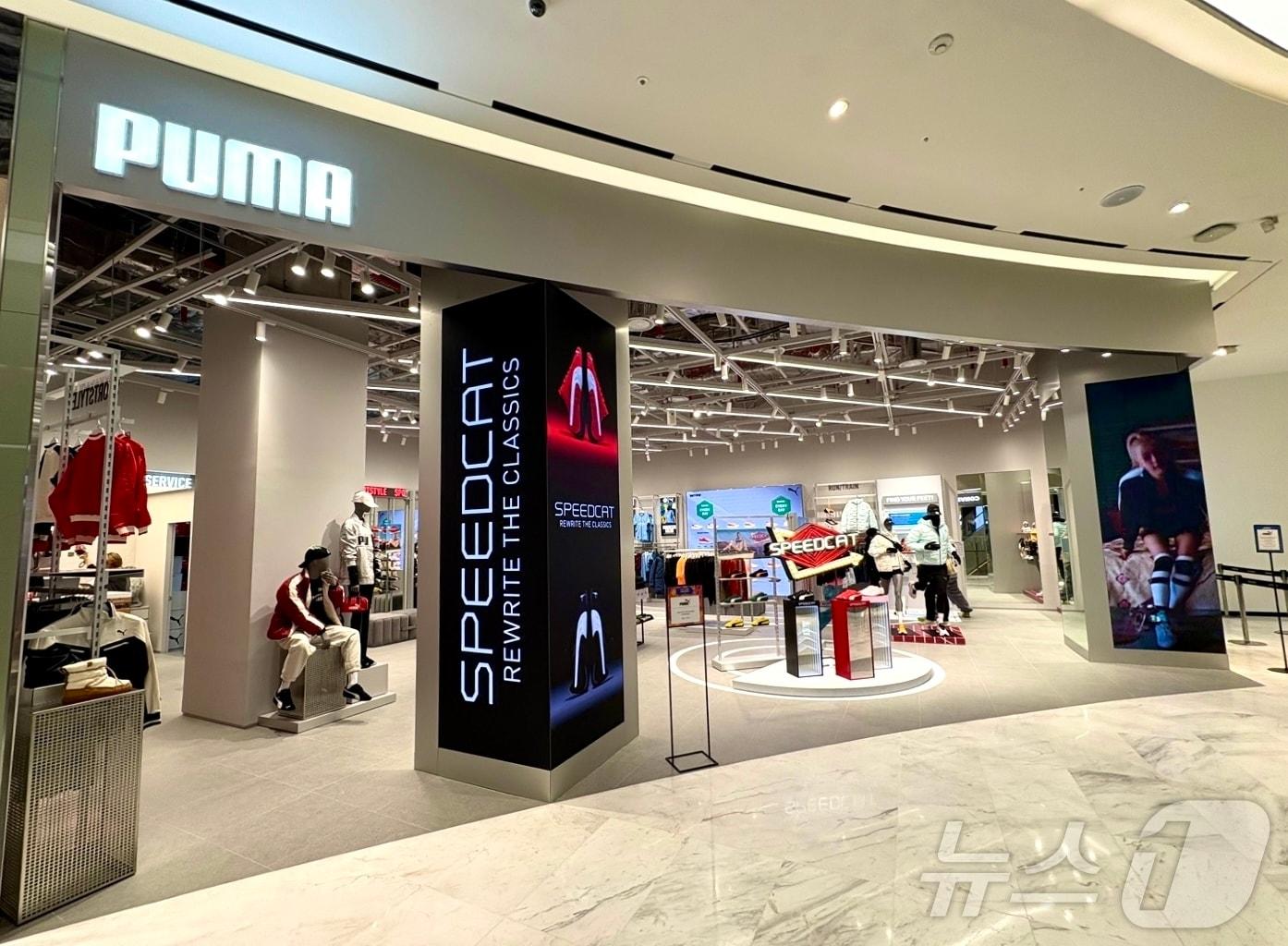 본문 이미지 - 스포츠 슈 전문관 네 푸마 매장.(신세계 센텀시티 제공) 