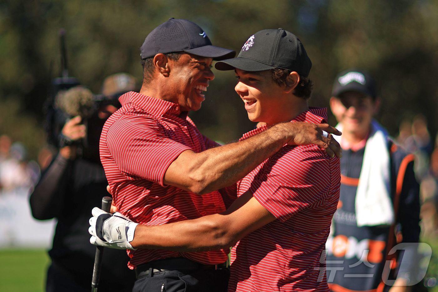 골프 황제 타이거 우즈&#40;왼쪽&#41;와 그의 아들 찰리. ⓒ AFP=뉴스1