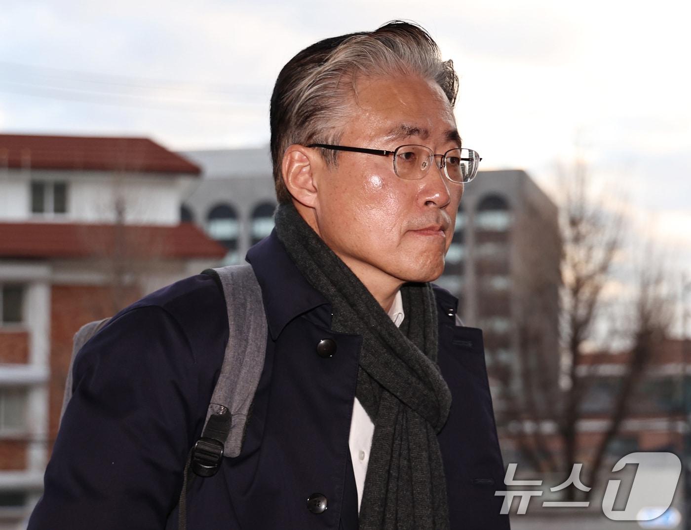 본문 이미지 - 김형두 헌법재판관이 23일 오전 서울 종로구 헌법재판소로 출근하고 있다. 2024.12.23/뉴스1 ⓒ News1 구윤성 기자