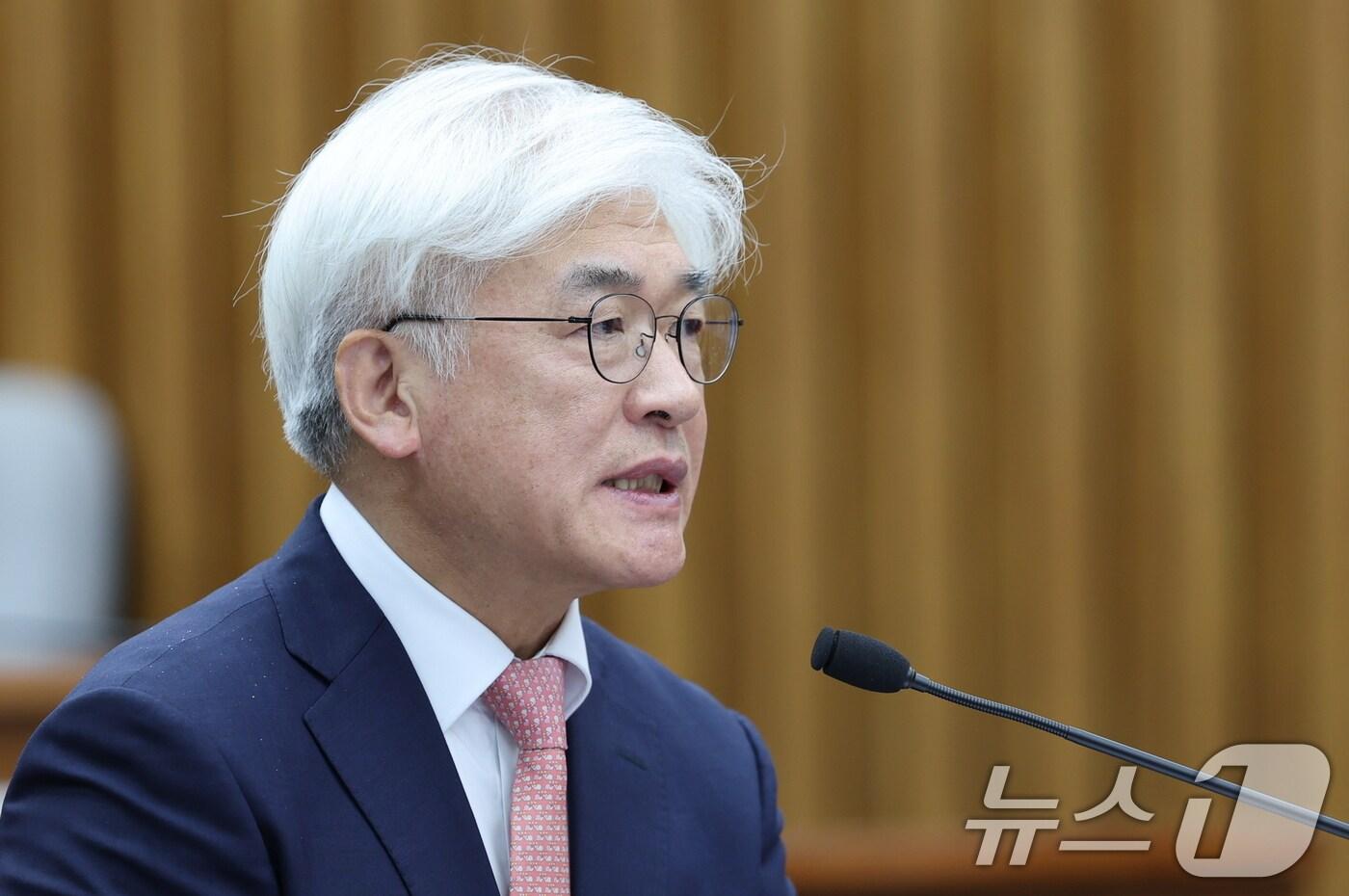 마은혁 헌법재판관 후보자가 23일 오전 서울 여의도 국회에서 열린 헌법재판소 재판관 선출안 심사를 위한 인사청문회에서 의원 질의에 답하고 있다. 2024.12.23/뉴스1 ⓒ News1 이재명 기자