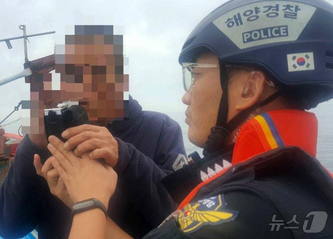 본문 이미지 - 경북 울진해양경찰서는 연말연시와 신년 연휴를 맞아 음주운항 특별단속을 실시한다고 23일 밝혔다. (울진해양경찰서제공) 2024.12.23/뉴스1 