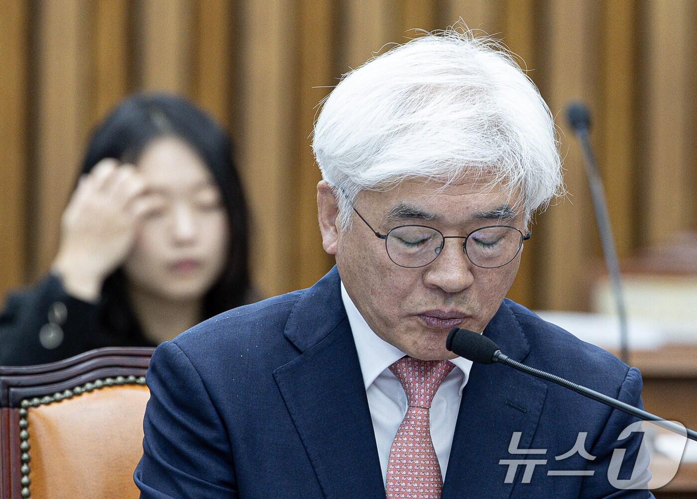 본문 이미지 - 마은혁 헌법재판소 재판관 후보자가 23일 오전 서울 여의도 국회에서 열린 헌법재판소 재판관 선출안 심사를 위한 인사청문회에서 의원 질의에 답변하고 있다. 이날 청문회에 국민의힘 의원들은 불참했다. 2024.12.23/뉴스1 ⓒ News1 이재명 기자