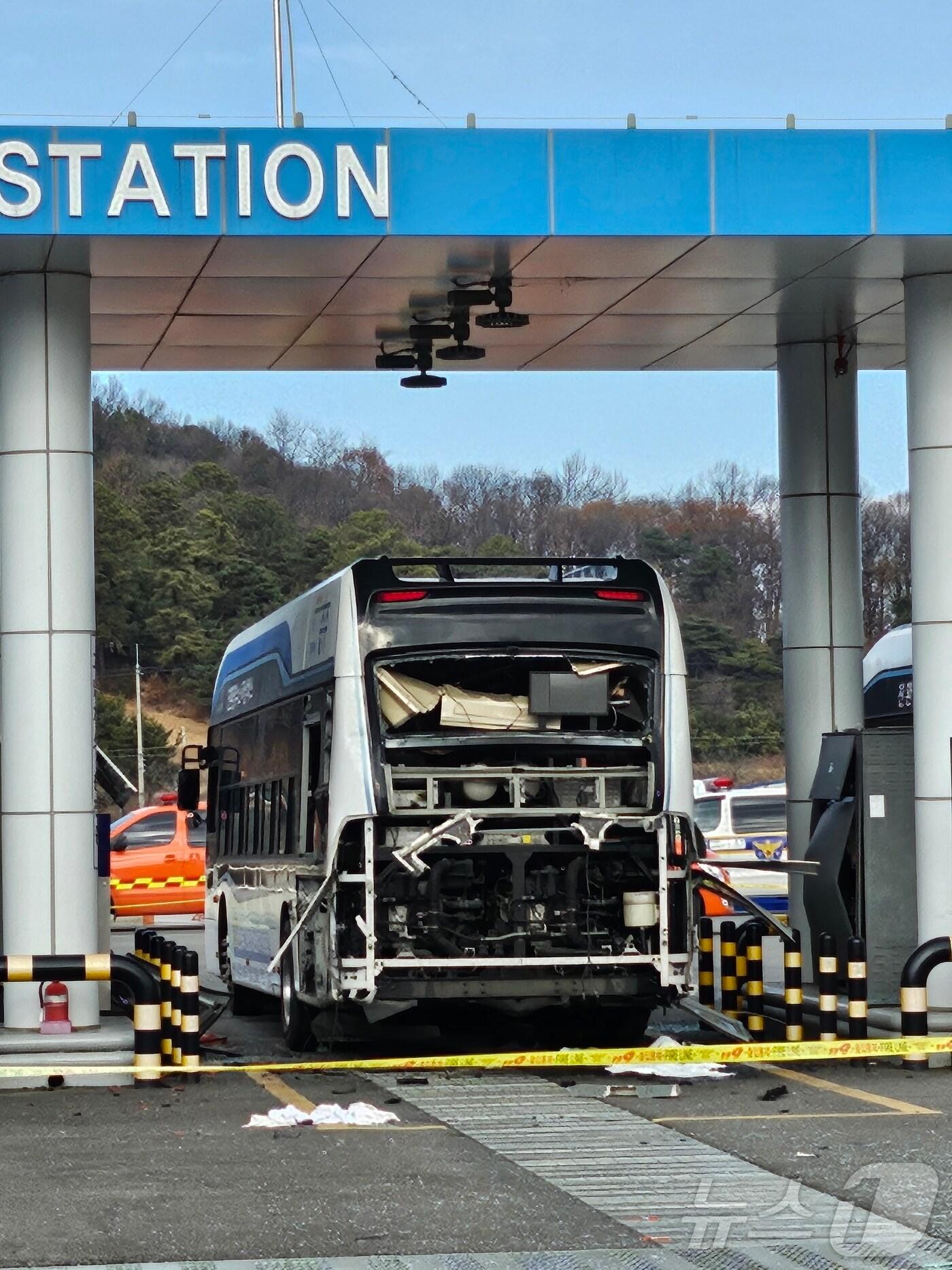 본문 이미지 - 사고 현장(충주소방서 제공).2024.12.23/뉴스1 