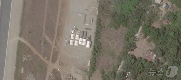 본문 이미지 - 필리핀 라오아그 국제공항에 배치된 미국의 중거리미사일 발사체계 '타이폰'. 2024.04.26/ ⓒ 로이터=뉴스1 ⓒ News1 박재하 기자