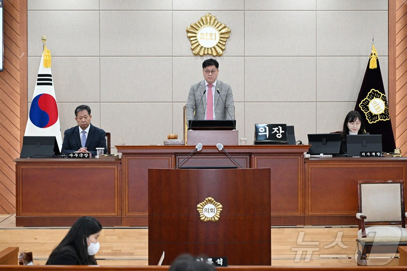 본문 이미지 - 23일 울산 중구의회 제269회 정례회 제3차 본회의가 열리고 있다. (중구의회 제공)