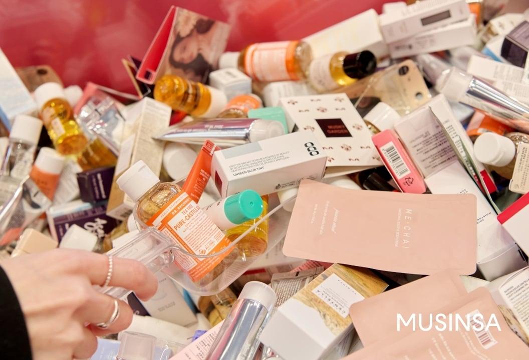 본문 이미지 - 무신사 뷰티는 올해 가장 주목받은 뷰티 브랜드를 한자리에서 소개하는 '2024 무신사 뷰티 어워즈'를 성황리에 마쳤다.(무신사제공)