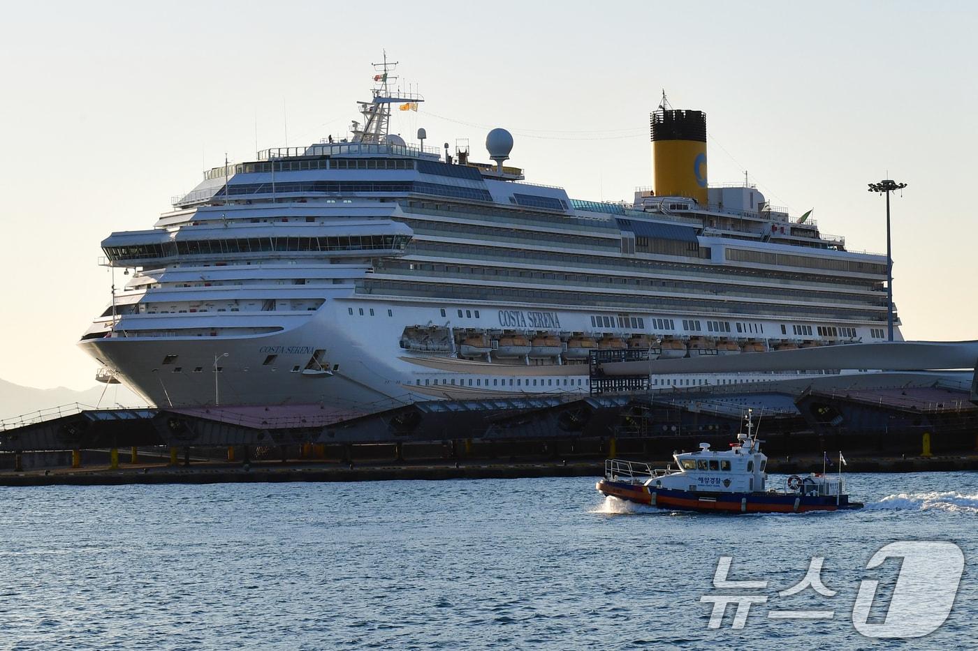 경북 포항시 북구 영일만신항 부두에  정박한 대형 크루즈 . 해당기사와 관련없음(뉴스1 자료사진)2024.12.24/뉴스1 ⓒ News1 