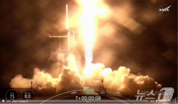 본문 이미지 - 스페이스X사가 개발한 팰컨 9에 CODEX가 실려 우주로 향하고 있다. &#40;천문연 제공&#41;/뉴스1