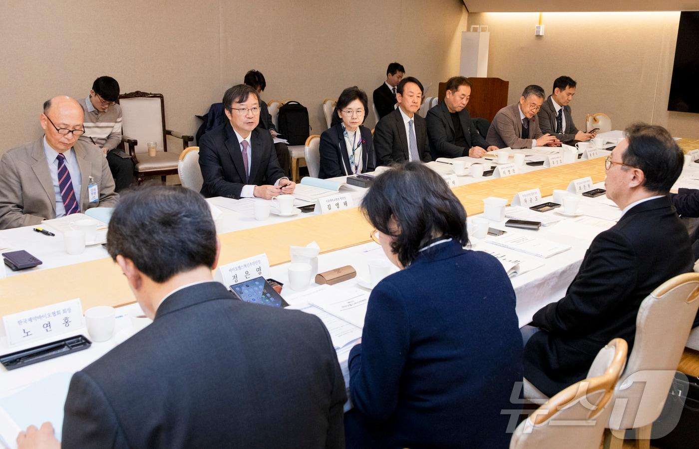 본문 이미지 - 정부는 24일 정부서울청사에서 민간 부위원장(김영태 서울대병원장) 주재로 '제5차 바이오헬스혁신위원회'를 개최했다(보건복지부 제공)
