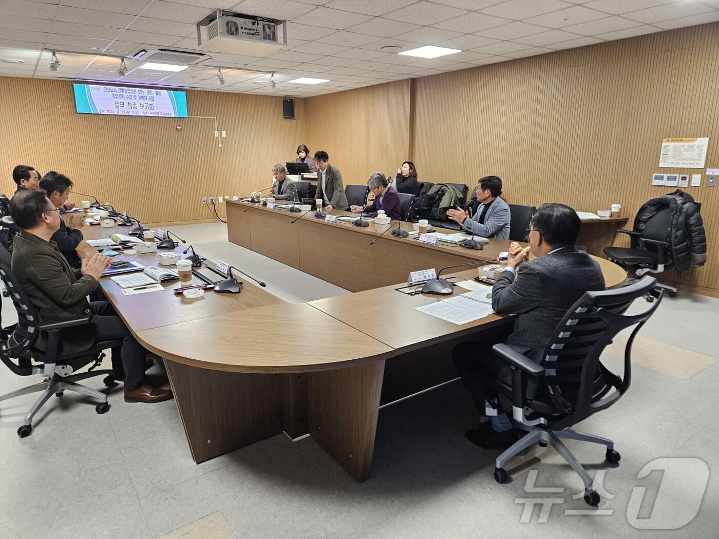 본문 이미지 - 서천군이 한산모시 전통농업유산 보전 위한 최종보고회를 진행하고 있다.(서천군 제공)/뉴스1