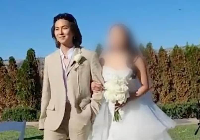 본문 이미지 - 지난해 사회복무요원으로 근무하던 송민호가 미국 샌프란시스코에서 열린 동생의 결혼식에 참석한 모습. (유튜브 '연예 뒤통령이진호') 