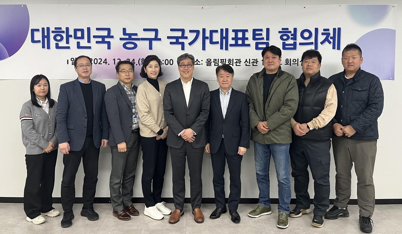 본문 이미지 - 24일 첫 회의를 진행한 농구 국가대표팀 협의체.(대한농구협회 제공)