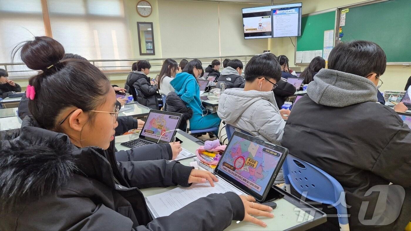 충북교육청은 초등 3~6학년 국어, 사회, 과학 교수학습 콘텐츠를 개발해 충북형 교수학습플랫폼 '다채움'에 탑재했다.(충북교육청 제공)/뉴스1