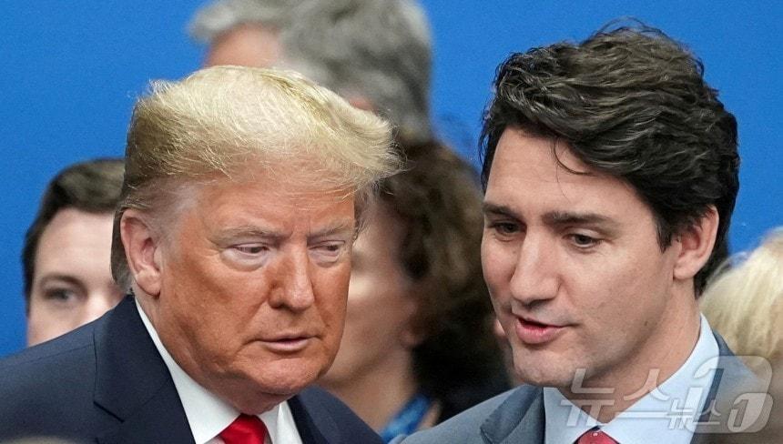 본문 이미지 - 도널드 트럼프 미국 대통령 당선인&#40;왼쪽&#41;과 쥐스탱 트뤼도 캐나다 총리 2019.12.04/ ⓒ 로이터=뉴스1 ⓒ News1 권진영 기자