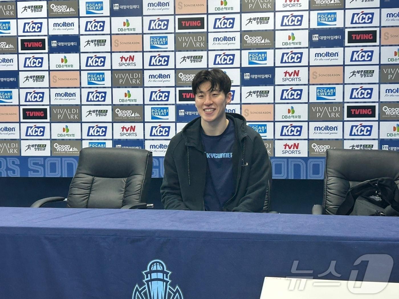 본문 이미지 -  25일 경기 고양 소노 아레나에서 열린 2024-25 KCC 프로농구 정규리그 홈 경기에서 DB에 승리 후 인터뷰를 하고 있는 고양 소노 가드 이정현. 2024.12.25/뉴스1 ⓒ News1 문대현 기자