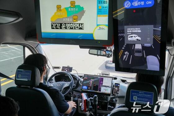 본문 이미지 -  자율주행버스 내부(제주도 제공)/뉴스1