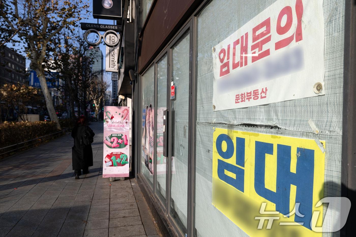 서울 시내의 한 상가에 임대 안내가 게시돼 있다. 2024.12.26/뉴스1 ⓒ News1 이승배 기자