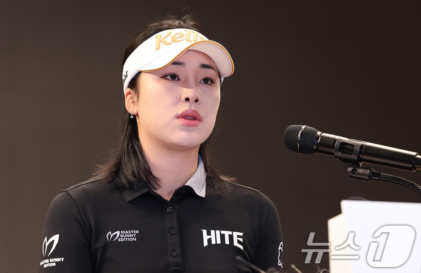 본문 이미지 - 미국여자프로골프(LPGA)에 진출하는 프로골퍼 윤이나 프로가 26일 서울 여의도 CCMM빌딩 루나미엘레 컨벤션에서 열린 기자간담회에서 취재진의 질문에 답하고 있다. 2024.12.26/뉴스1 ⓒ News1 김성진 기자