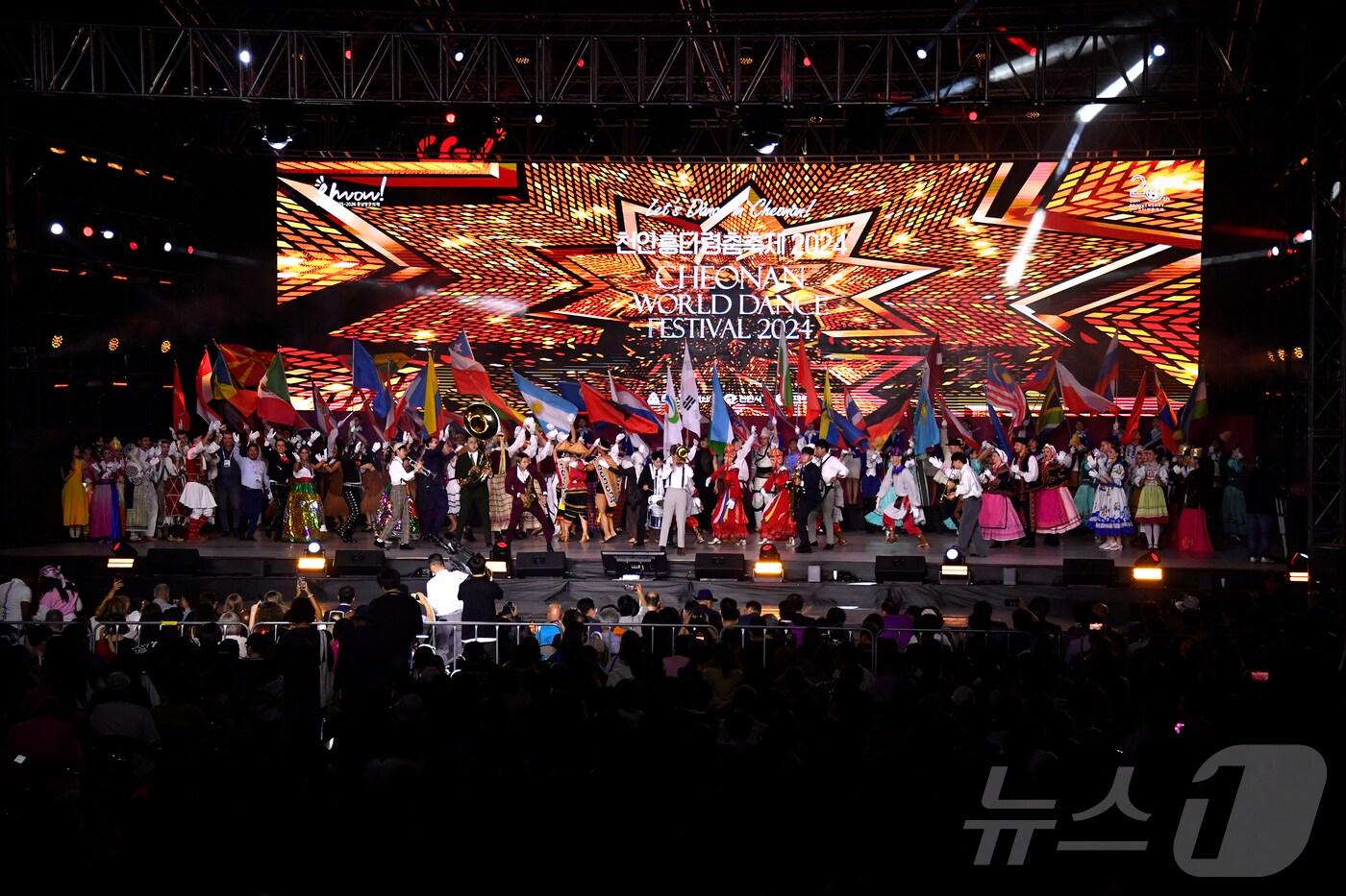 본문 이미지 - 천안흥타령춤축제 모습. /뉴스1