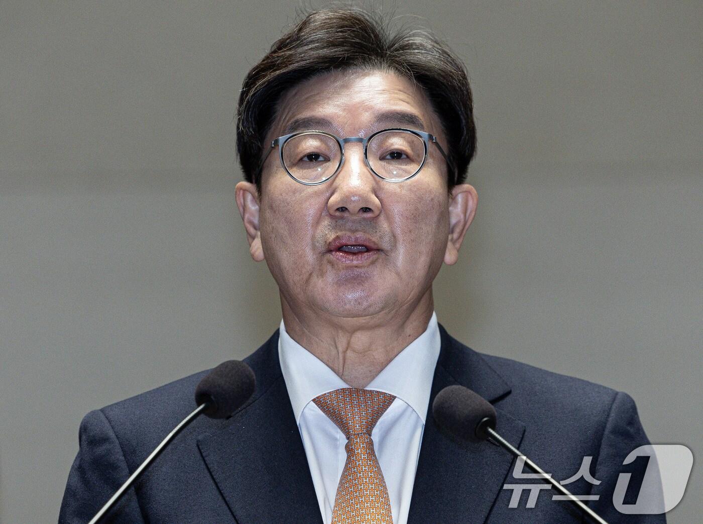 본문 이미지 - 권성동 국민의힘 대표 권한대행 겸 원내대표가 26일 오전 서울 여의도 국회에서 열린 의원총회에서 발언을 하고 있다. 2024.12.26/뉴스1 ⓒ News1 이재명 기자