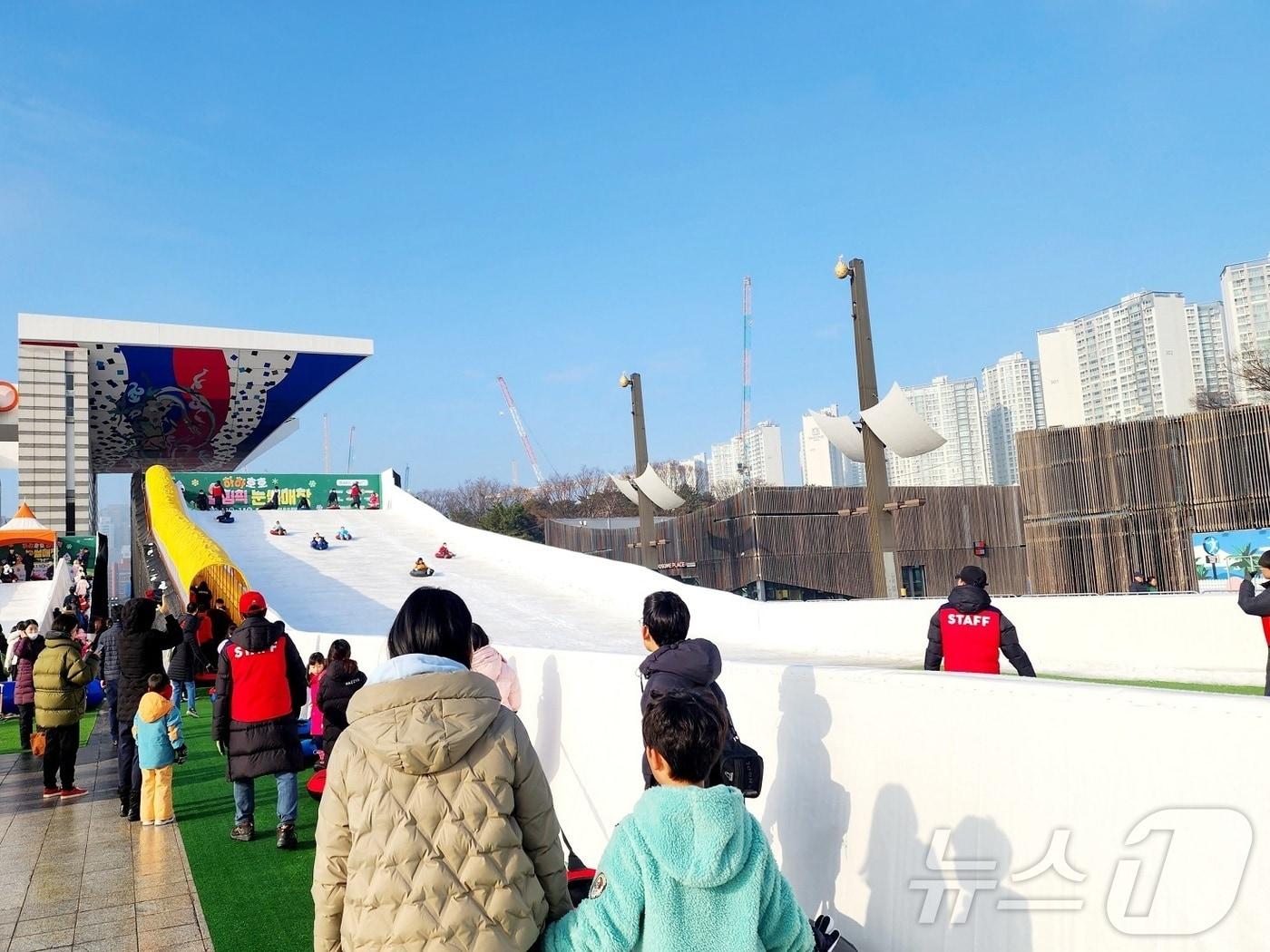 본문 이미지 -  송파구 &#39;하하호호 올림픽 눈썰매장&#39; &#40;송파구 제공&#41;