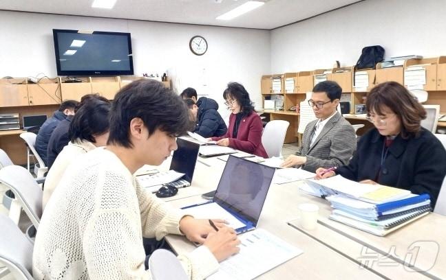 본문 이미지 - 전북특별자치도교육청 정책기획과가 26일 브리핑을 갖고, 교육특례안에 대해 설명하고 있다./뉴스1