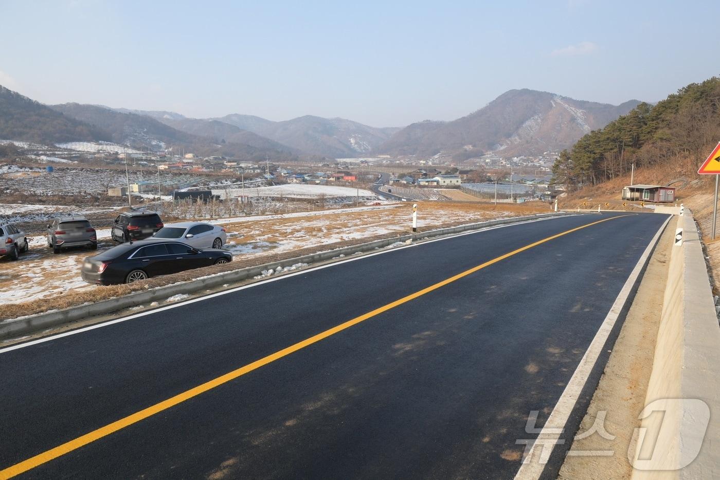 본문 이미지 -  26일 충북 음성군은 소이면 갑산리~중동리 연결도로가 개통했다고 밝혔다.(음성군 제공)/뉴스1