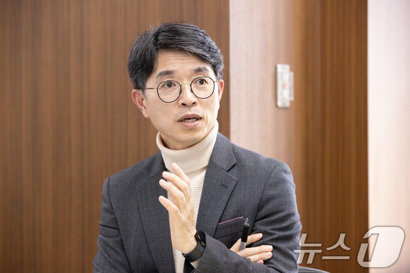 김완섭 환경부 장관이 서울 종로구 S타워에서 열린 ‘제1차 기후전략 간담회’에서 기후위기 대응을 위한 국가 기후전략 방향에 대해 논의하고 있다. (환경부 제공) 2024.12.26/뉴스1