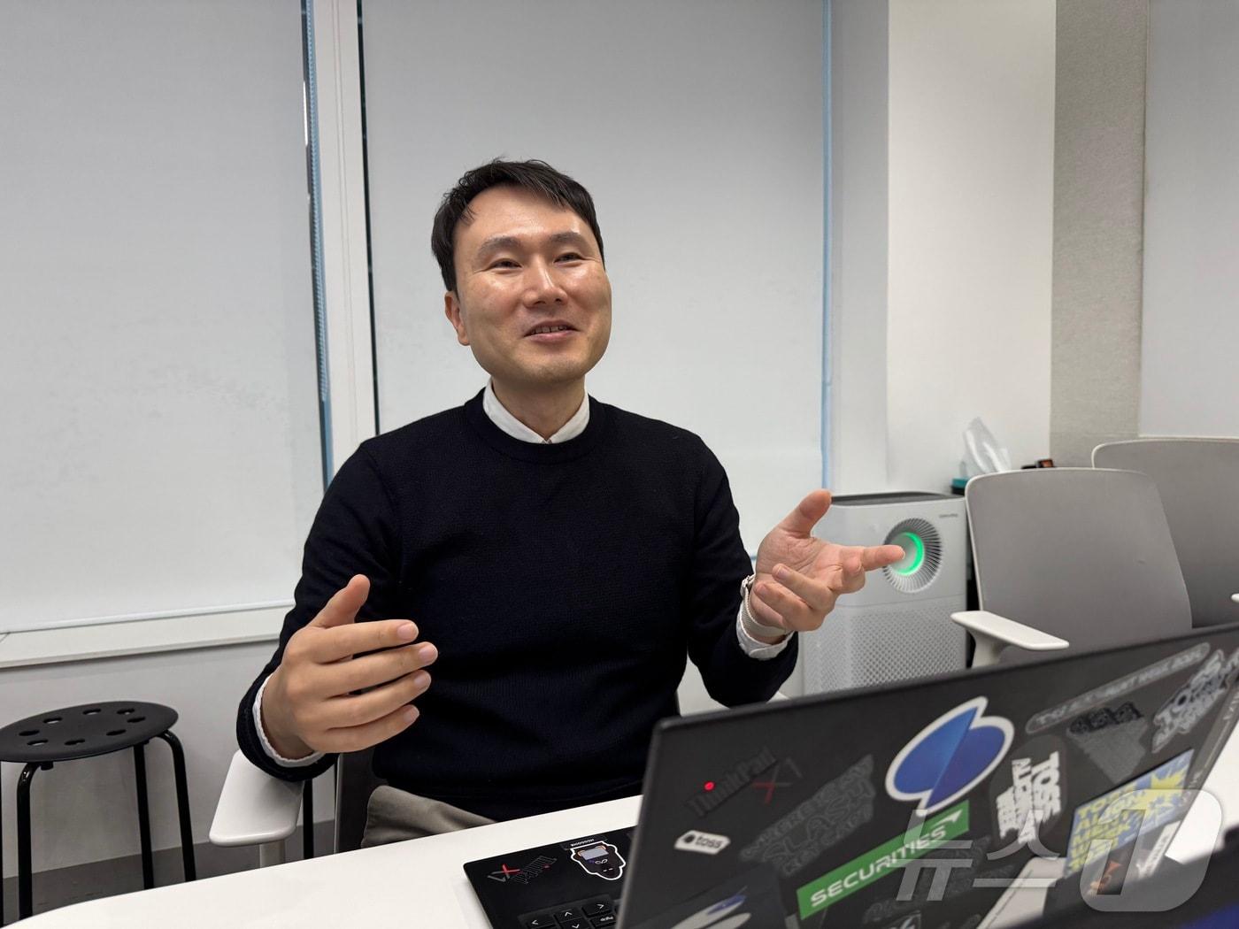 본문 이미지 - 이영곤 토스증권 리서치센터장이 지난 23일 서울 강남구 토스증권 본사에서 뉴스1과 인터뷰하고 있다. @News1 강수련 기자