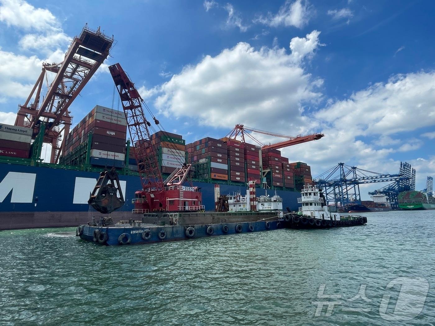 본문 이미지 - 부산항 유지준설 현장 모습&#40;BPA 제공&#41;