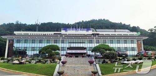 본문 이미지 - 홍천군청 전경./뉴스1