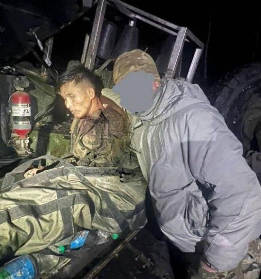 본문 이미지 - 26일(현지시간) 공개된 우크라이나 특수작전군(SOF)이 생포한 북한군 병사 사진. 사진은 친(親)우크라이나 성향 텔레그램 채널 ''엑사일노바 플러스''(Exilenova+) 갈무리. 2024.12.26 ⓒ News1 김지완 기자