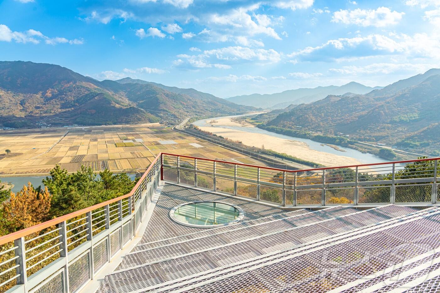 스타웨이하동 전망대, 섬진강과 악양평야가 한눈에 들어온다&#40;한국관광공사 제공&#41;