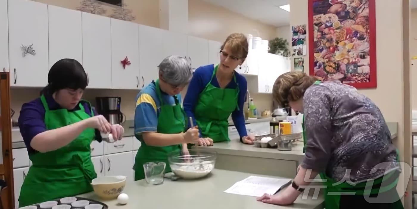 발달 장애인들이 직업 훈련을 통해 실무 능력과 팀워크를 향상시키며, 실제 고용 기회를 얻고 있다. 2024. 12. 26/&lt;출처: Government of Alberta&gt;