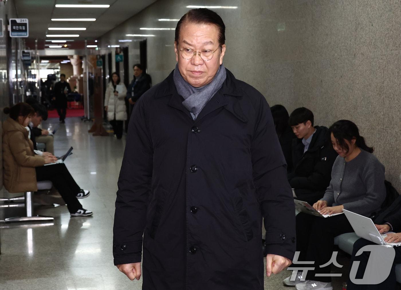 본문 이미지 - 권영세 국민의힘 비상대책위원장이 29일 오후 서울 여의도 국회에서 열린 무안 공항 사고 관련 긴급 현안회의에 참석하고 있다. 2024.12.29/뉴스1 ⓒ News1 김민지 기자