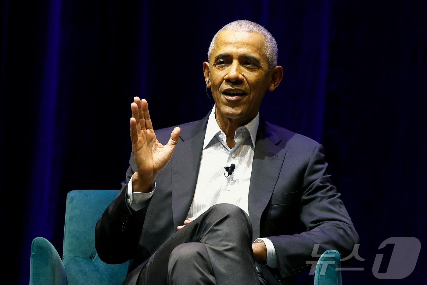 버락 오바마 전 미국 대통령이 2일 (현지시간) 워싱턴에서 앙겔라 메르켈 전 독일 총리의 회고록 ‘자유’ 북 토크에 참석을 하고 있다. 2024.12.03 ⓒ AFP=뉴스1 ⓒ News1 우동명 기자