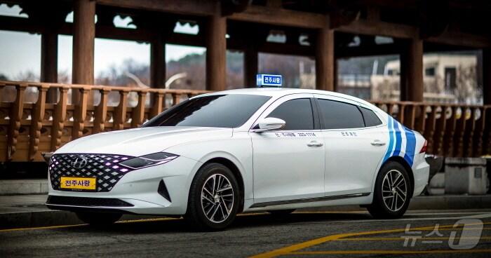 본문 이미지 - 전북 전주형 택시호출앱인 ‘전주사랑콜’ 출시 1주년 앞두고 고객 감사 이벤트를 진행한다./뉴스1