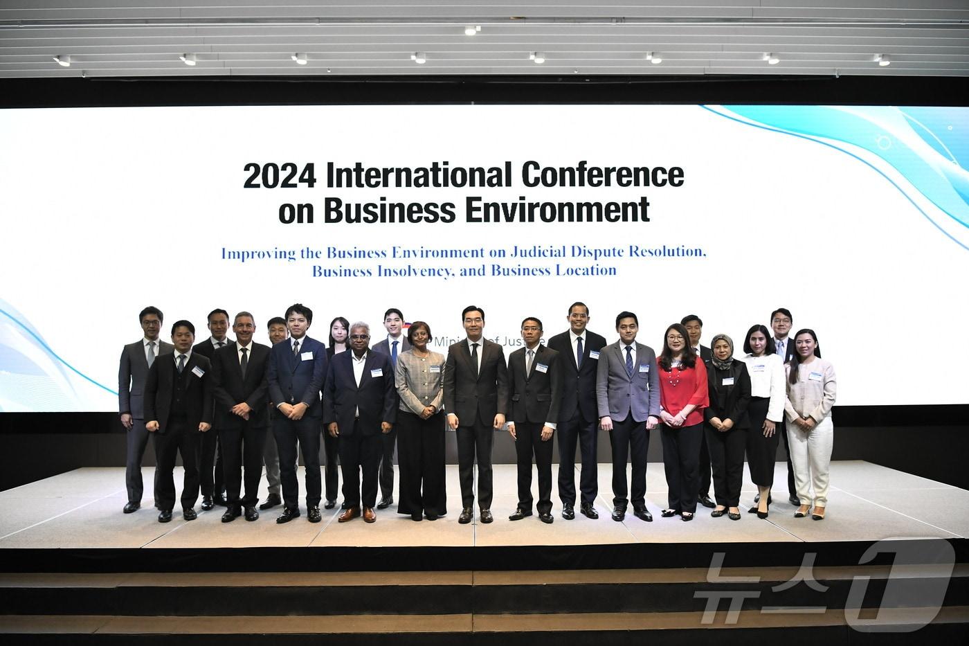 법무부는 3일 서울 영등포구 글래드 호텔 여의도에서 '기업환경개선 국제콘퍼런스'를 열고 세계은행(World Bank)이 지난해 도입한 기업환경평가항목을 공유하고 아시아태평양경제협력체(APEC) 기업환경 개선사업 성과를 공유했다. 2024.12.3./ⓒ 뉴스1(법무부 제공)