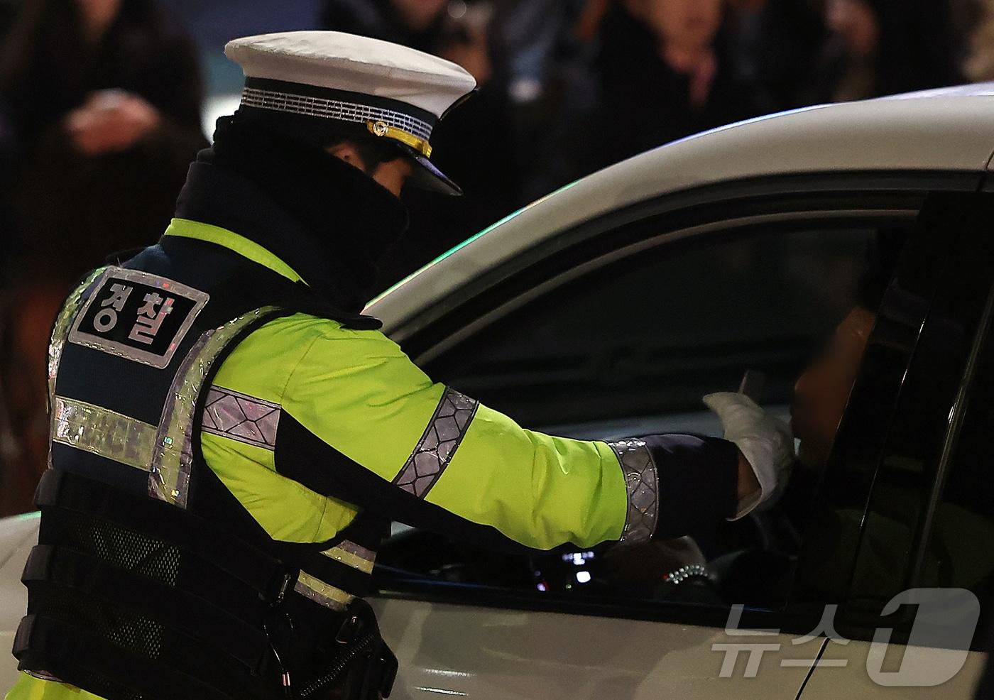 서울 관악구의 한 도로에서 음주·약물운전 특별단속을 하고 있다. 2024.12.4/뉴스1 ⓒ News1 김진환 기자